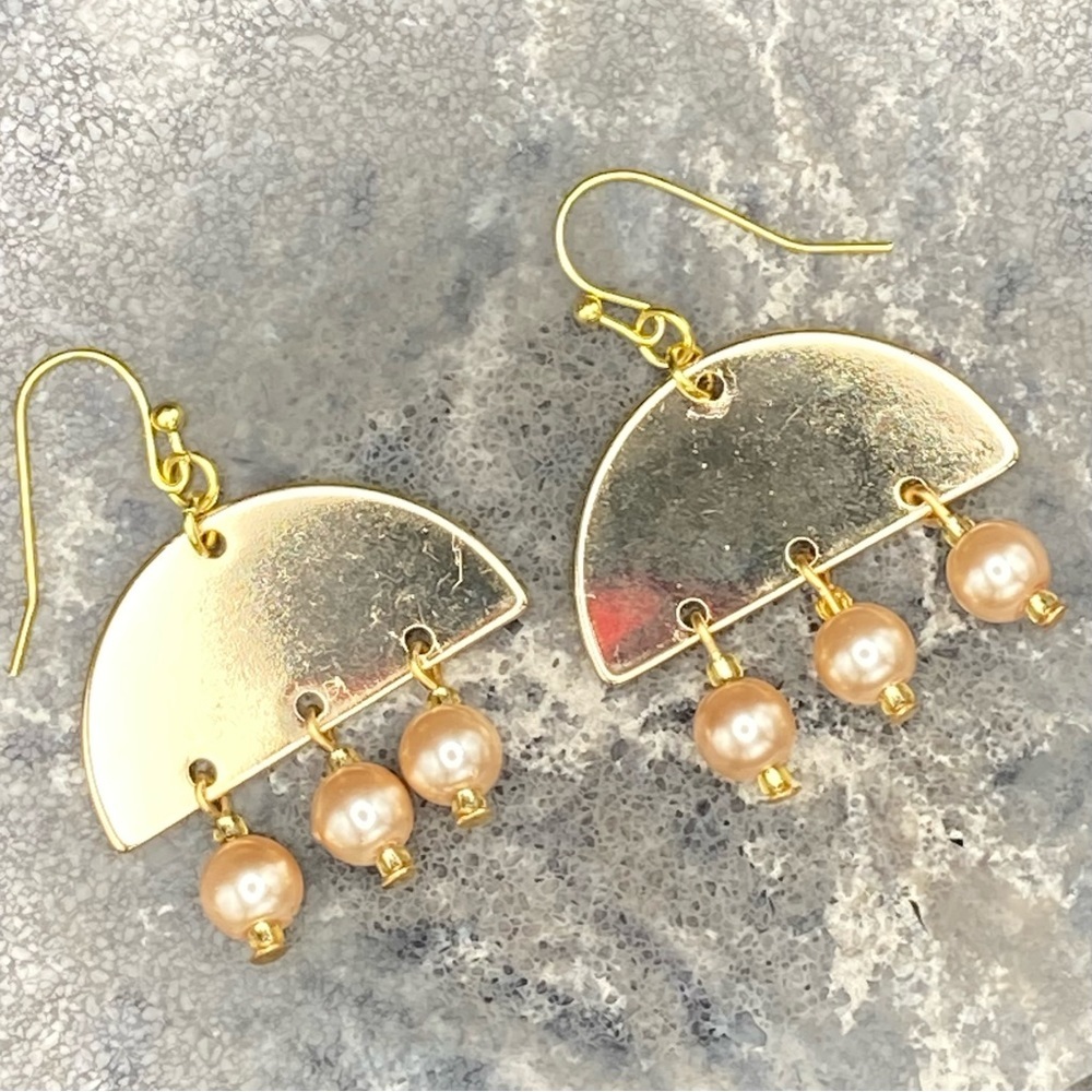 HAND CRAFTED EARRINGS Gold Half Moon & Peach Pearl Dangle Drop NWT - Picture 10 of 10